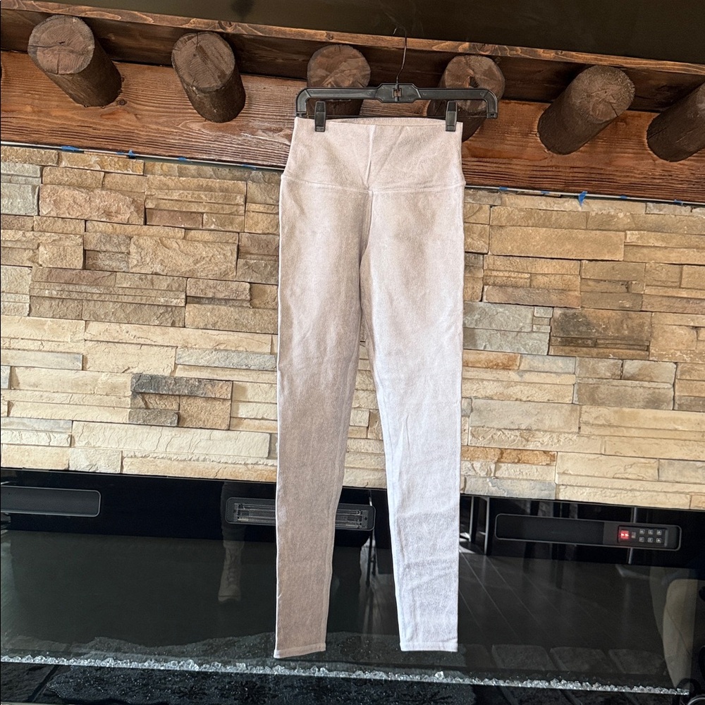 ALO Yoga Women's Straight Leg Jeans - Gray